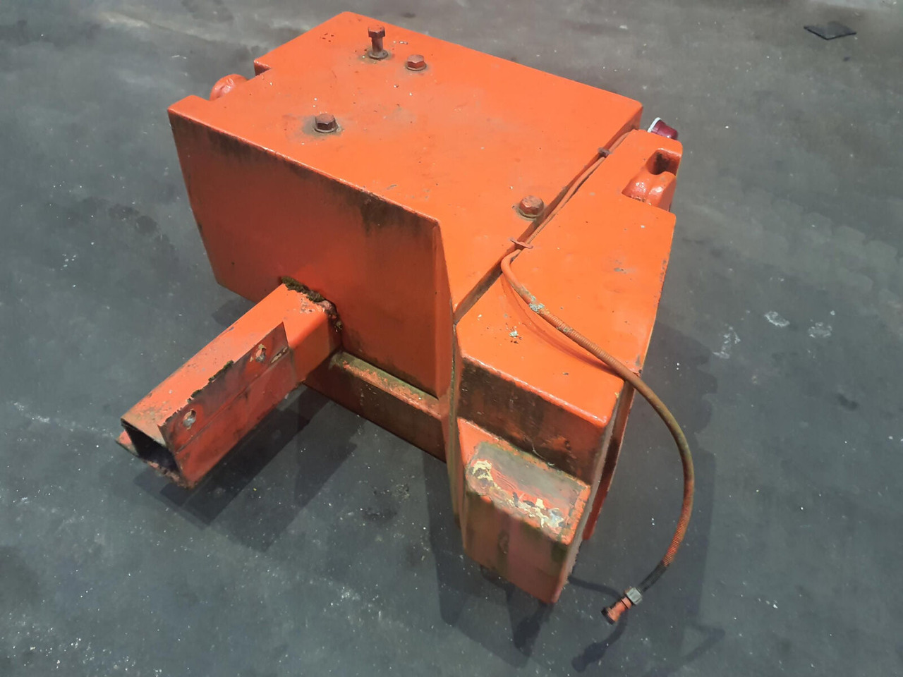 Terex AC 155 counterweight 1.2t + 0,3t right - Contrapeso para Autogrúa: foto 2 Terex AC 155 counterweight 1.2t + 0,3t right - Contrapeso para Autogrúa: foto 2