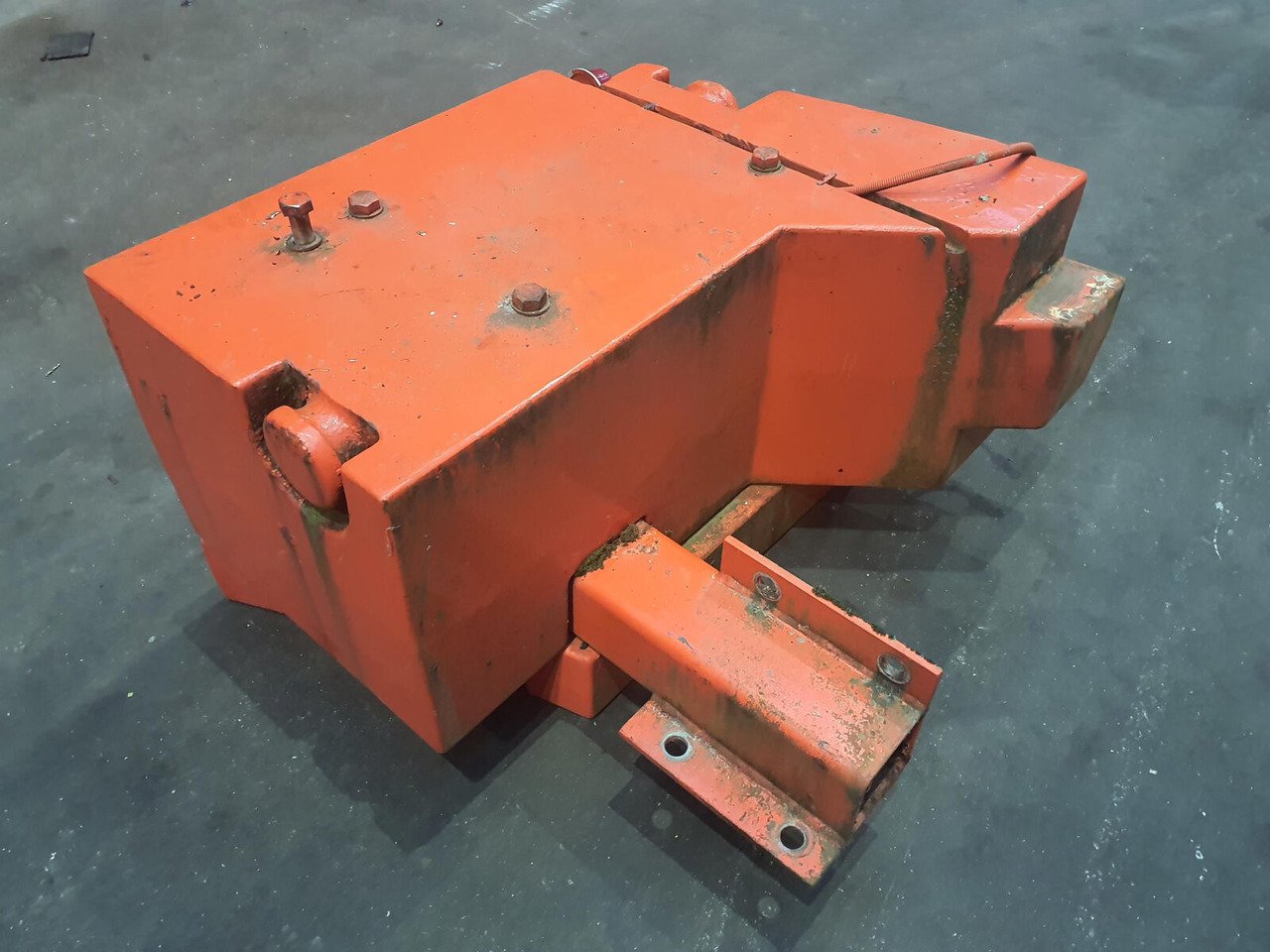 Terex AC 155 counterweight 1.2t + 0,3t right - Contrapeso para Autogrúa: foto 3 Terex AC 155 counterweight 1.2t + 0,3t right - Contrapeso para Autogrúa: foto 3