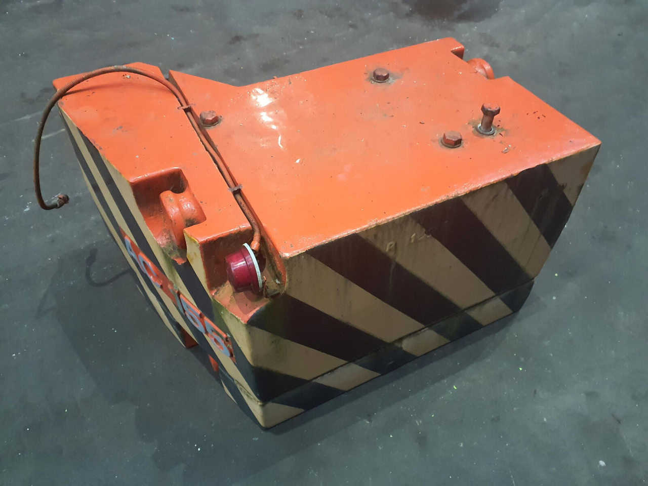 Terex AC 155 counterweight 1.2t + 0,3t right - Contrapeso para Autogrúa: foto 5 Terex AC 155 counterweight 1.2t + 0,3t right - Contrapeso para Autogrúa: foto 5