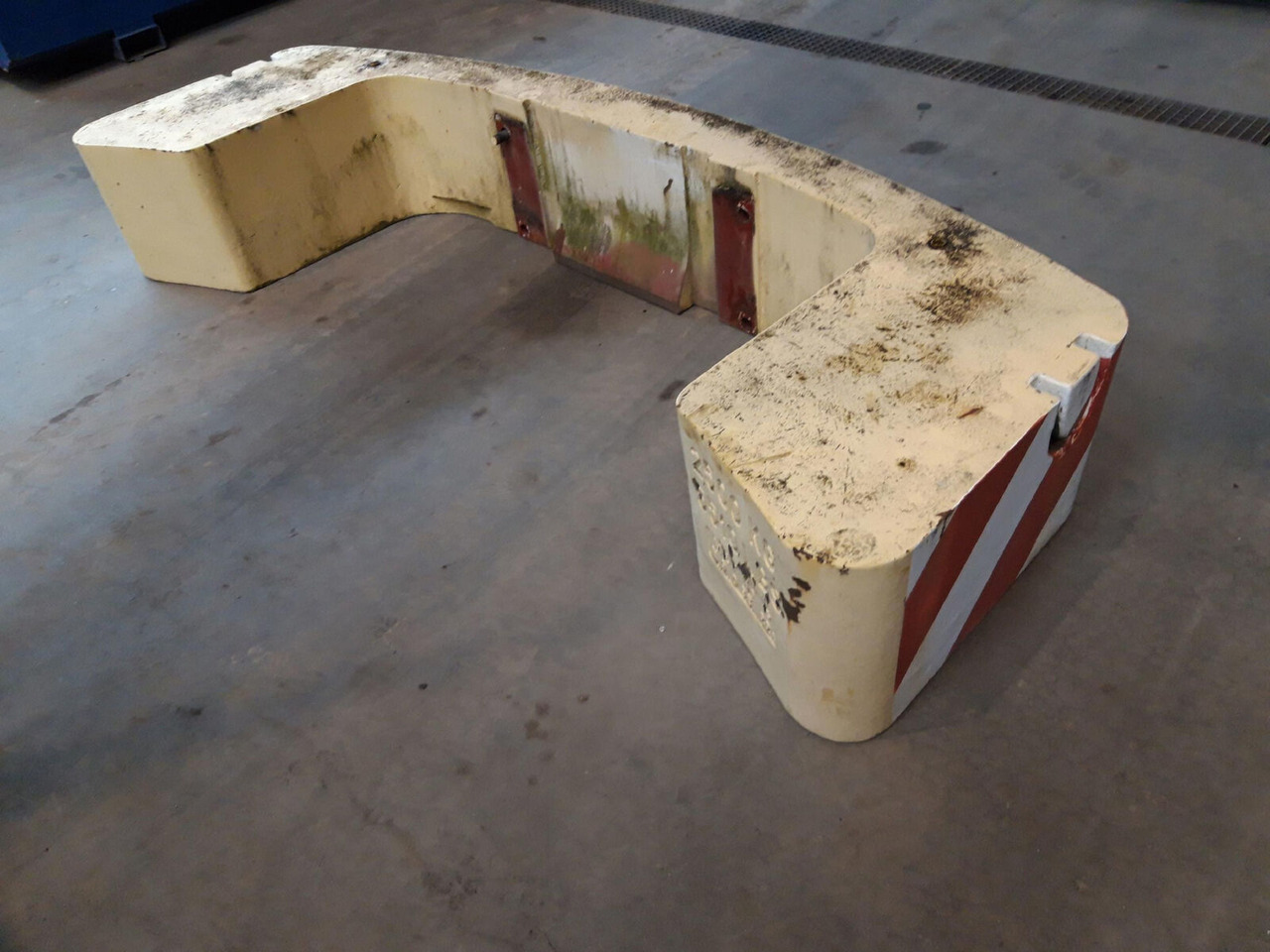 Terex Demag AC 35 counterweight 2,5 T - Contrapeso para Autogrúa: foto 1 Terex Demag AC 35 counterweight 2,5 T - Contrapeso para Autogrúa: foto 1