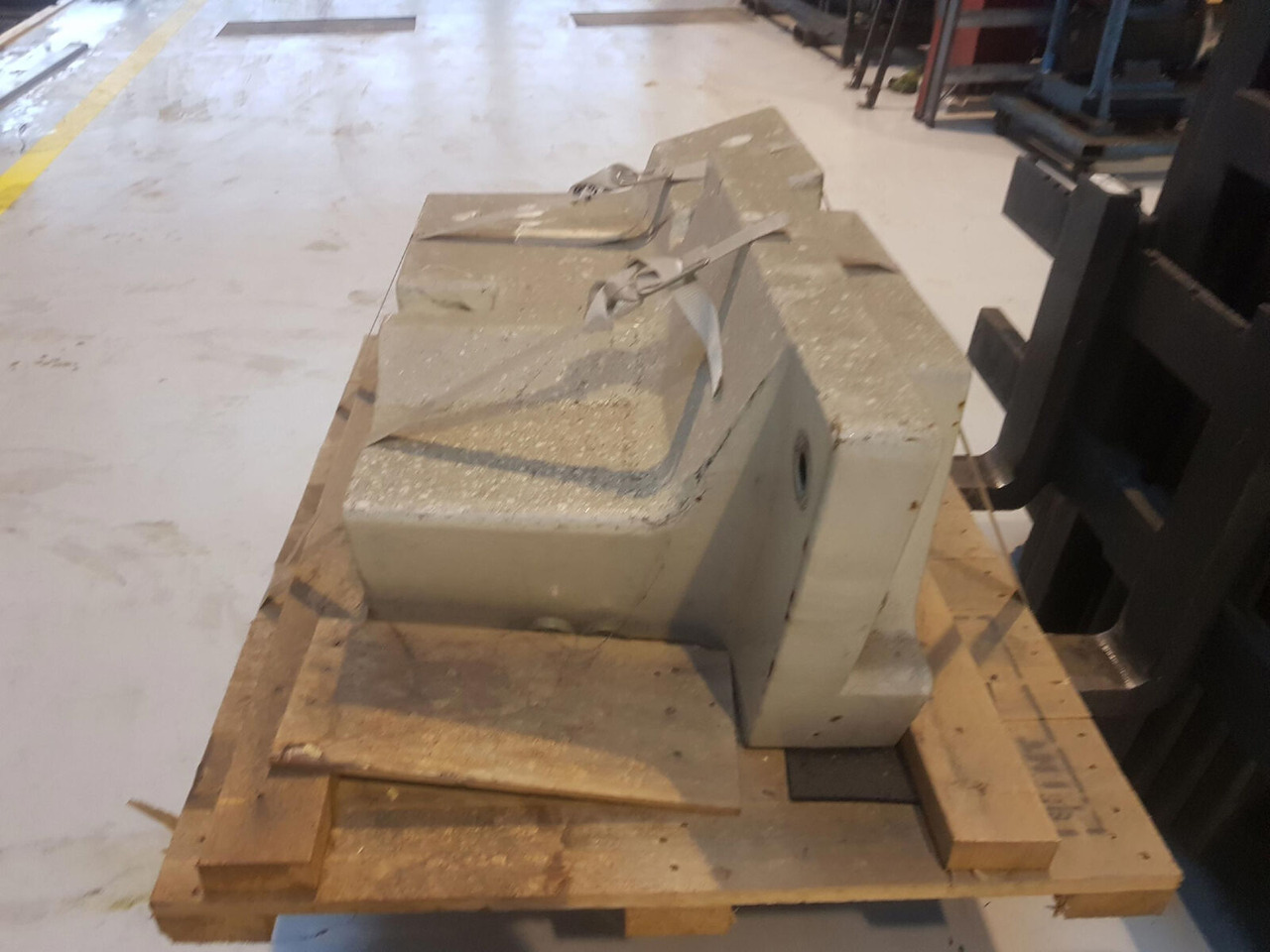 Terex Terex Challenger 4200 counterweight 1,4 ton - Contrapeso para Autogrúa: foto 5 Terex Terex Challenger 4200 counterweight 1,4 ton - Contrapeso para Autogrúa: foto 5