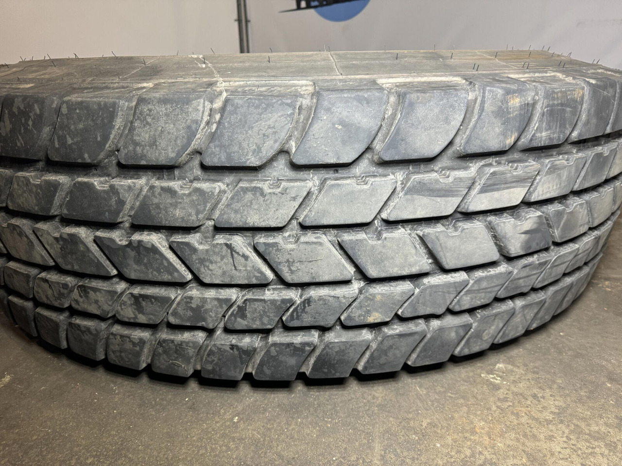 Wheel 445/95R25 10 12.3 1p - Rueda completa para Grúa: foto 2 Wheel 445/95R25 10 12.3 1p - Rueda completa para Grúa: foto 2