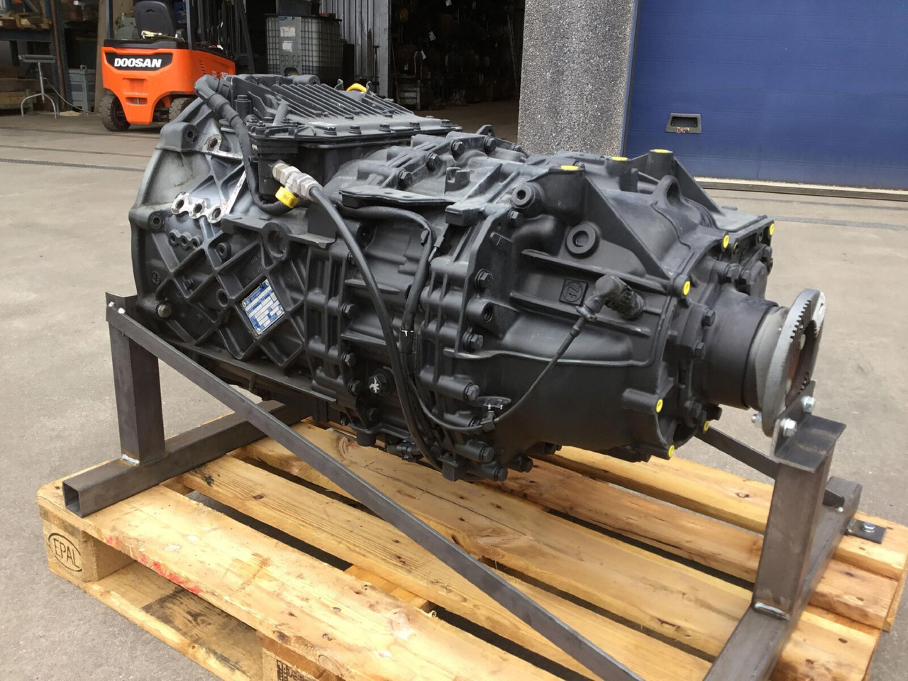 ZF MK 88 ZF Astronic gearbox 12 AS 2530 S0 - Caja de cambios para Autogrúa: foto 4 ZF MK 88 ZF Astronic gearbox 12 AS 2530 S0 - Caja de cambios para Autogrúa: foto 4