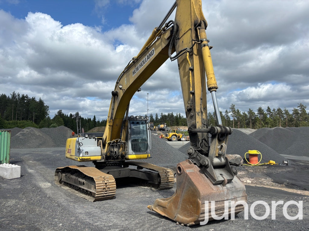 Bandgrävare - New Holland, E305 - Excavadora de cadenas: foto 1 Bandgrävare - New Holland, E305 - Excavadora de cadenas: foto 1