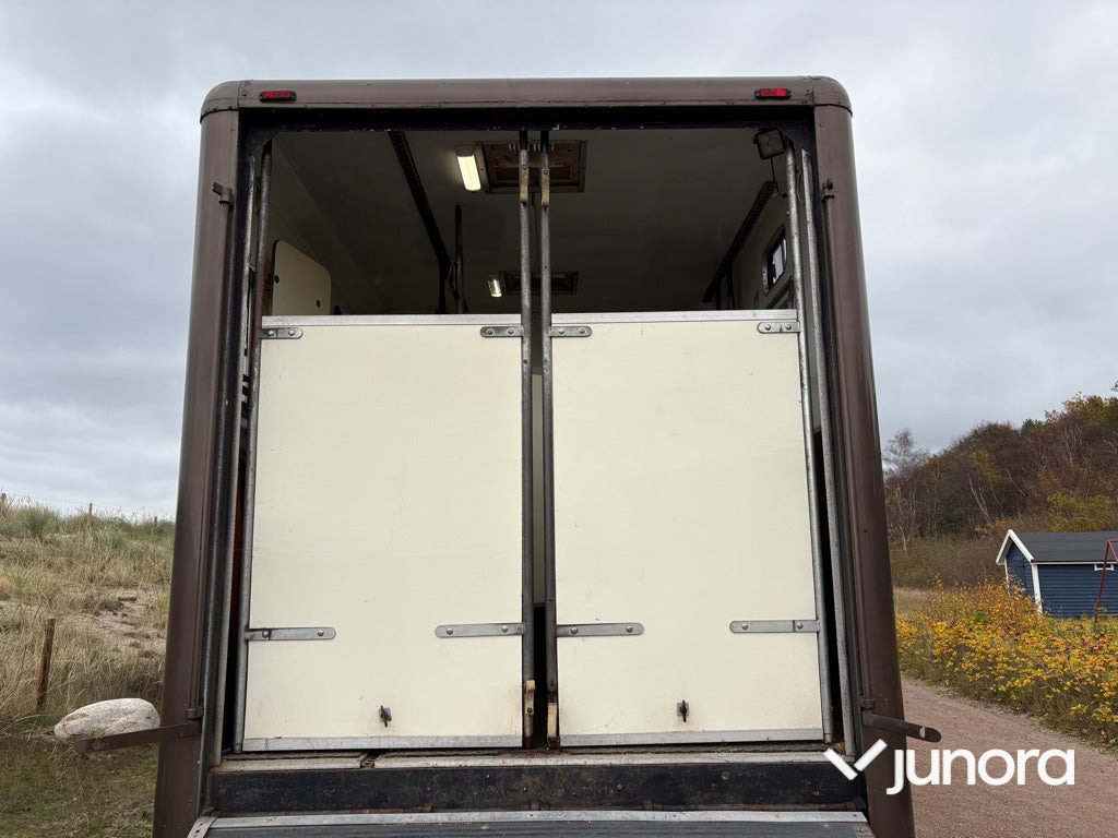 Hästlastbil - Volvo, FL-240, Whittaker - Camión para caballos: foto 5 Hästlastbil - Volvo, FL-240, Whittaker - Camión para caballos: foto 5