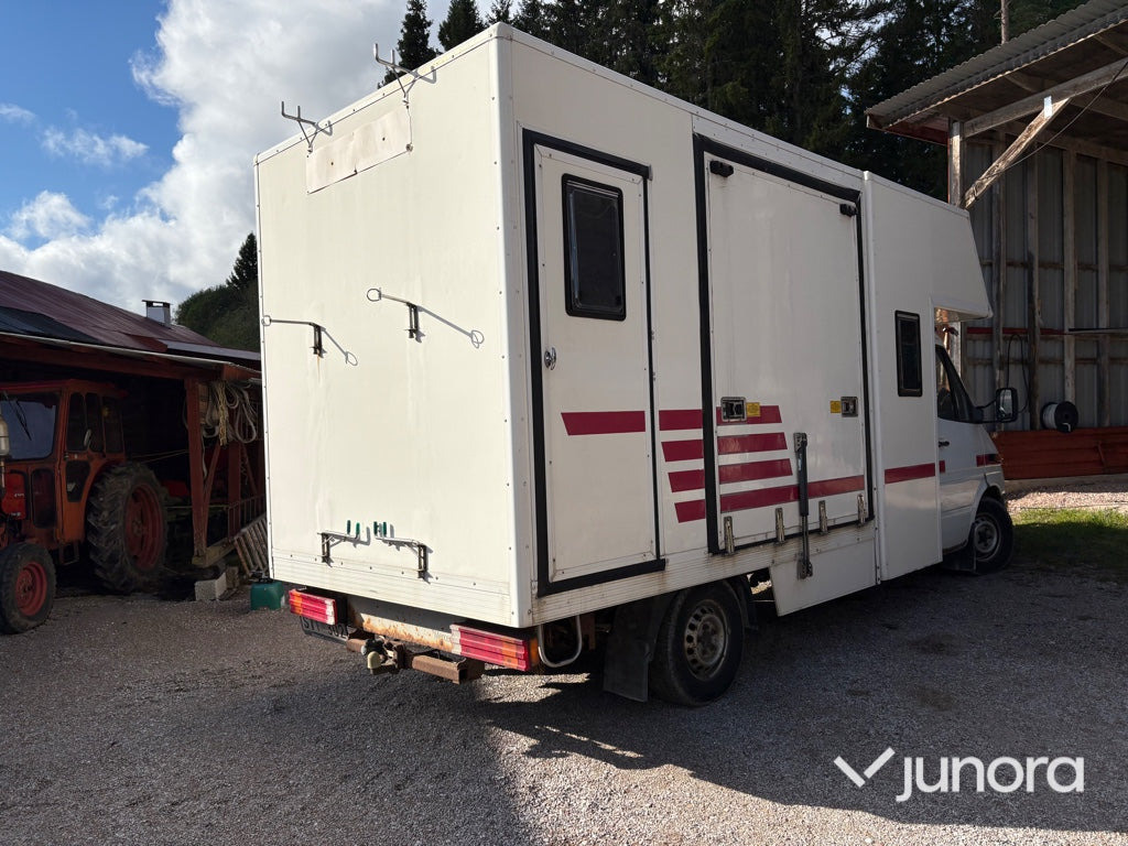 Hästtransport Mercedes-Benz 316 CDI - Autocaravana capuchina: foto 5 Hästtransport Mercedes-Benz 316 CDI - Autocaravana capuchina: foto 5