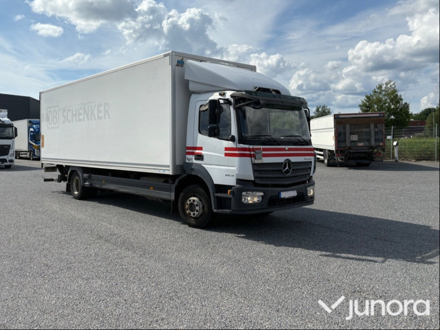 Lastbil - Mercedes, Atego 1223 - Camión caja cerrada: foto 1 Lastbil - Mercedes, Atego 1223 - Camión caja cerrada: foto 1