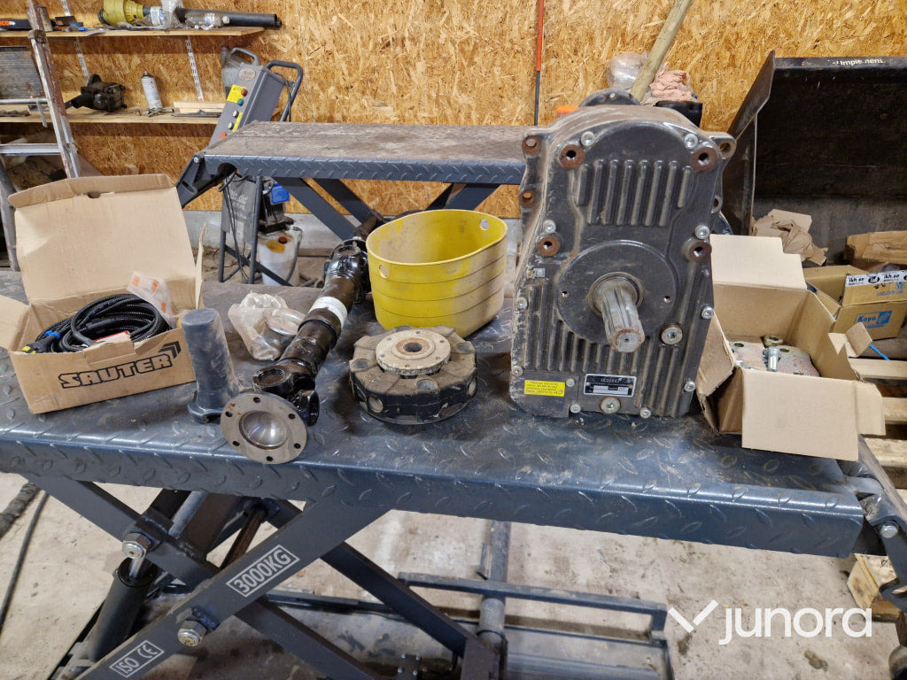 Front PTO - till Claas Arion 610 - Piezas de recambio para Maquinaria agrícola: foto 1 Front PTO - till Claas Arion 610 - Piezas de recambio para Maquinaria agrícola: foto 1