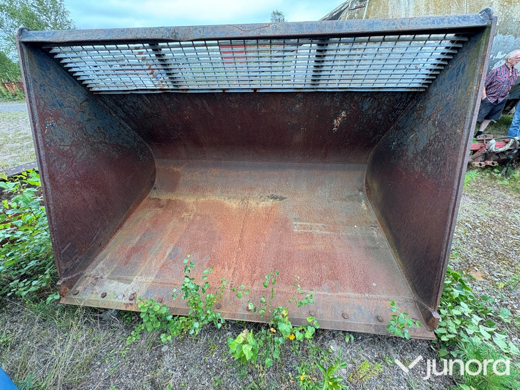 Skopa - Volvo BM - Cazo cargador: foto 1 Skopa - Volvo BM - Cazo cargador: foto 1