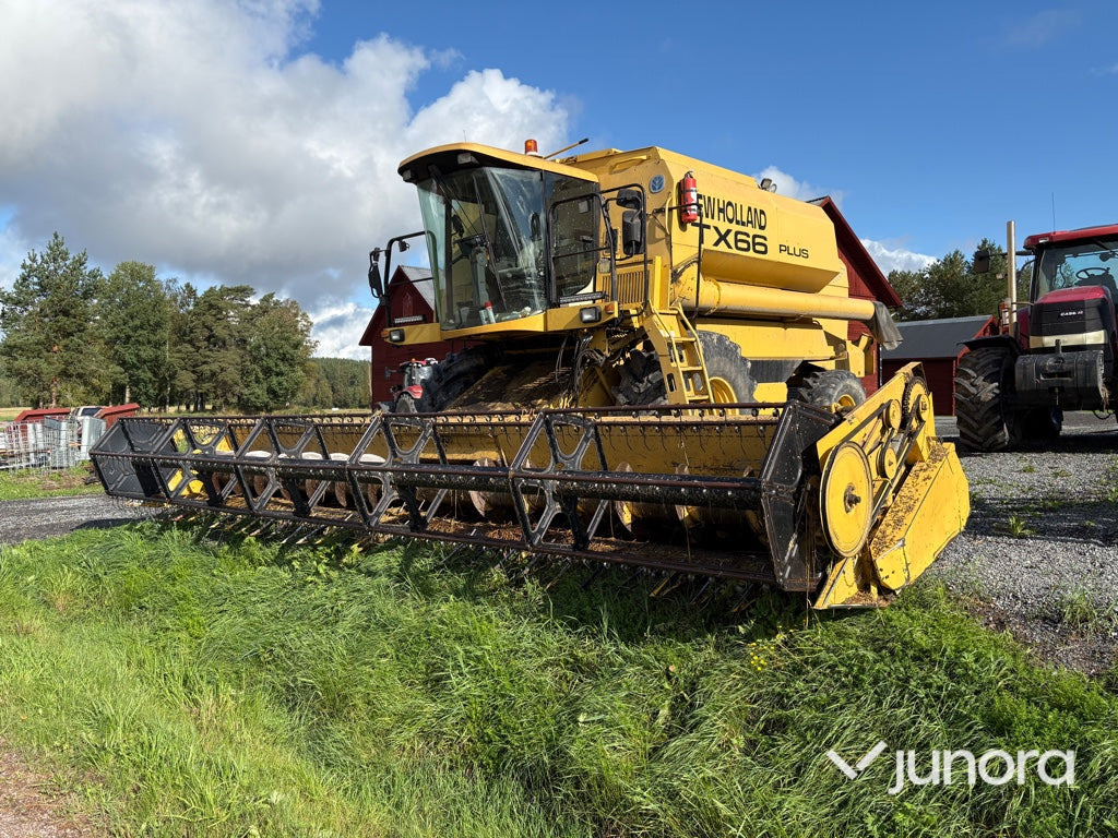 Skördetröska New Holland TX66 Plus - Cosechadora de granos: foto 1 Skördetröska New Holland TX66 Plus - Cosechadora de granos: foto 1