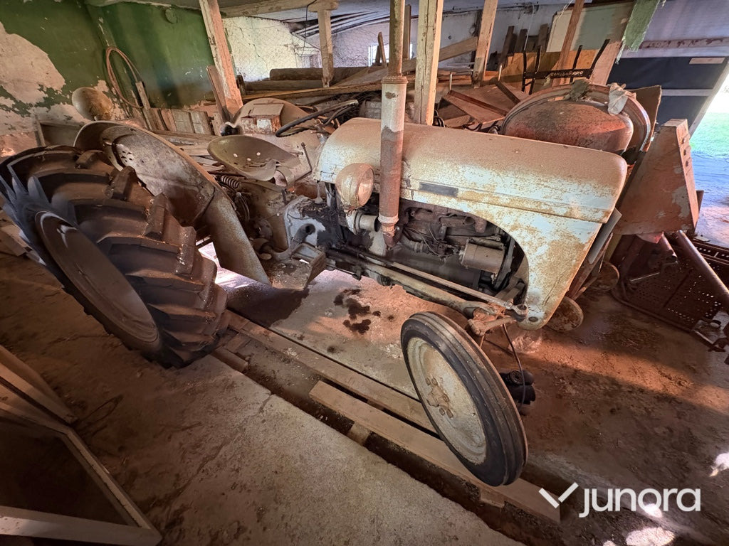 Traktor - Massey Ferguson, Grålle - Tractor: foto 4 Traktor - Massey Ferguson, Grålle - Tractor: foto 4