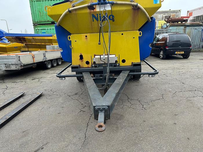 Nido Stratos B35K-30 ACLN-490 - Esparcidor de sal: foto 4 Nido Stratos B35K-30 ACLN-490 - Esparcidor de sal: foto 4