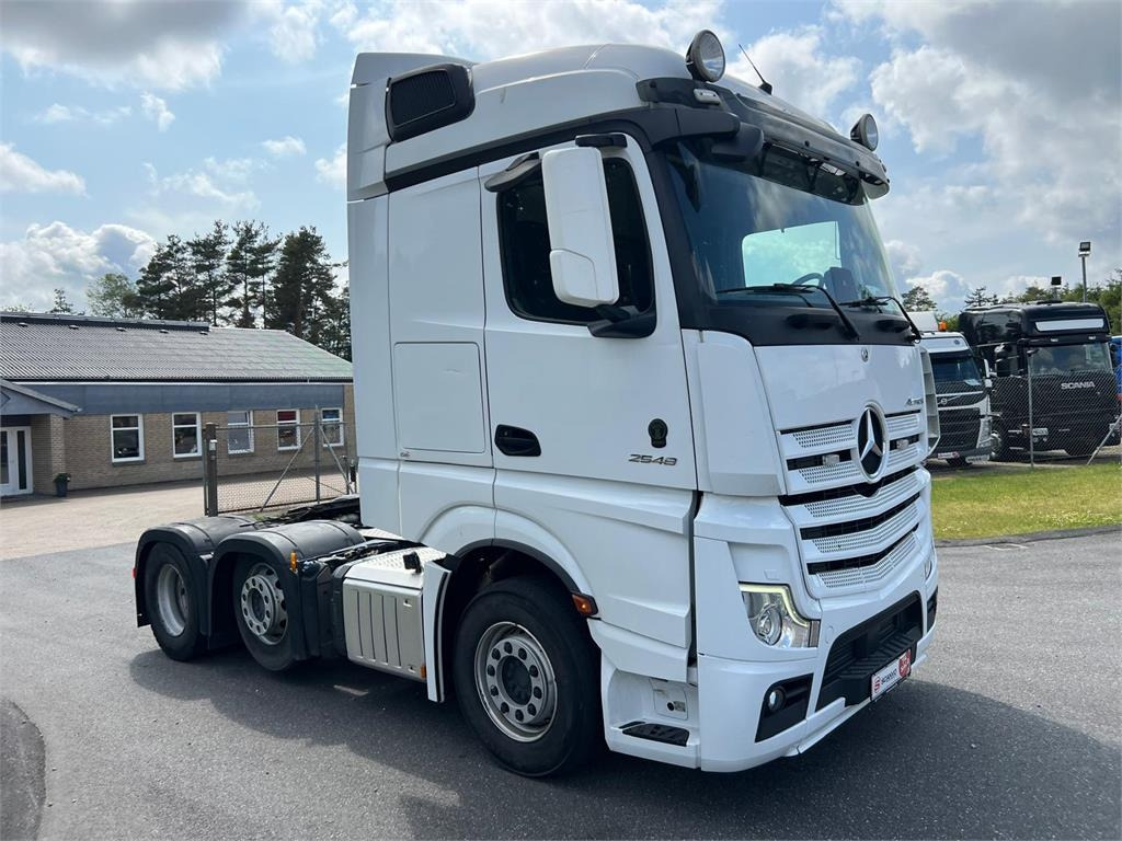 Mercedes-Benz Actros 2548 LS - Cabeza tractora: foto 2 Mercedes-Benz Actros 2548 LS - Cabeza tractora: foto 2