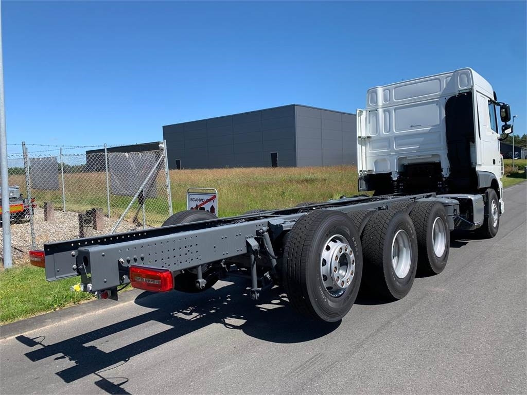 DAF XF 430 FAW 8x4*4 Tridem - Camión portacontenedor de cadenas: foto 3 DAF XF 430 FAW 8x4*4 Tridem - Camión portacontenedor de cadenas: foto 3