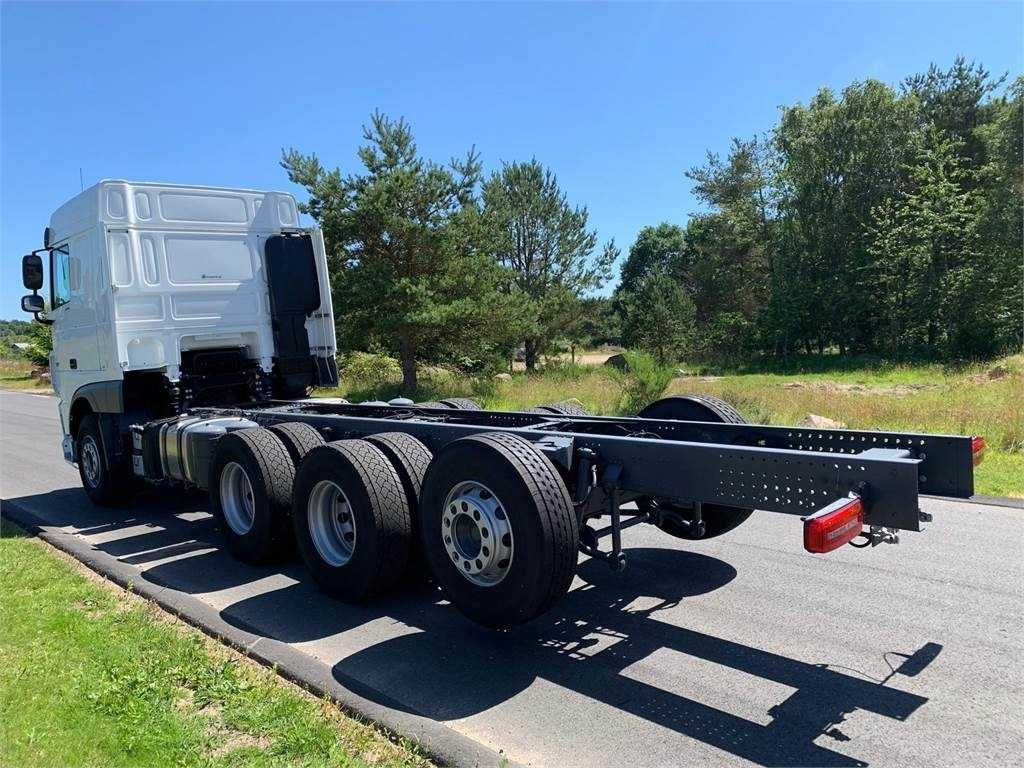 DAF XF 430 FAW 8x4*4 Tridem - Camión portacontenedor de cadenas: foto 4 DAF XF 430 FAW 8x4*4 Tridem - Camión portacontenedor de cadenas: foto 4