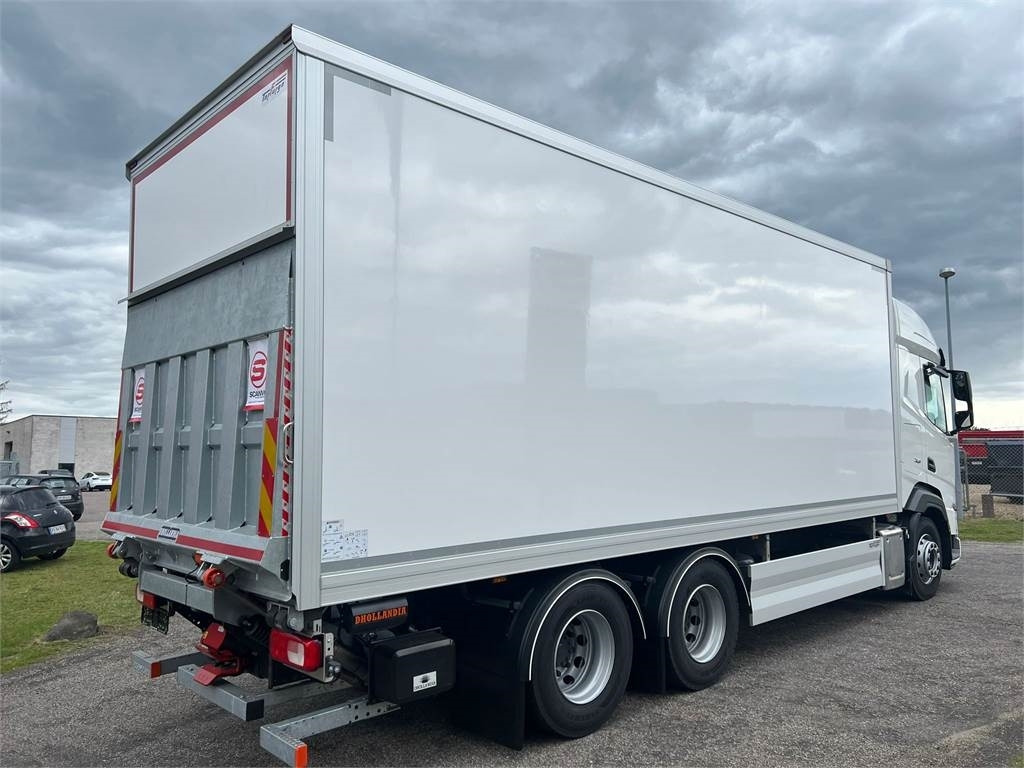 DAF XF480 FAS 6x2 - Camión caja cerrada: foto 2 DAF XF480 FAS 6x2 - Camión caja cerrada: foto 2