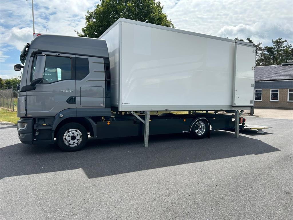 MAN TGL 8-220 4x2 BL incl. 2 stk veksellad - Camión portacontenedore/ Intercambiable: foto 4 MAN TGL 8-220 4x2 BL incl. 2 stk veksellad - Camión portacontenedore/ Intercambiable: foto 4