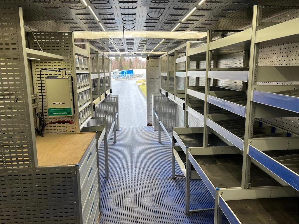 Mercedes-Benz Antos 1824 LnR - Camión caja cerrada: foto 4 Mercedes-Benz Antos 1824 LnR - Camión caja cerrada: foto 4