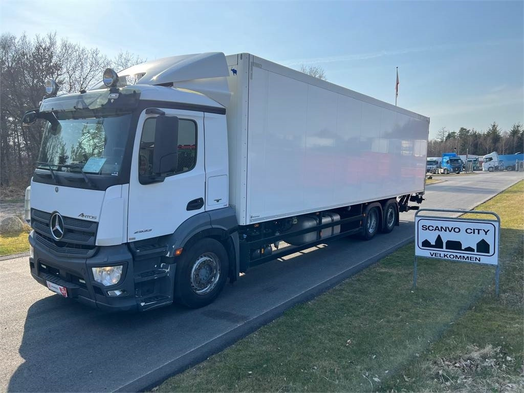 Mercedes-Benz Antos 2533 L - Camión caja cerrada: foto 1 Mercedes-Benz Antos 2533 L - Camión caja cerrada: foto 1