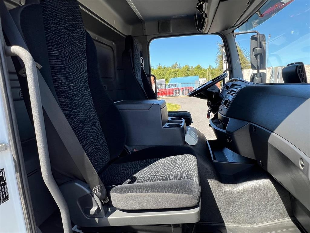 Camión caja cerrada Mercedes-Benz Atego 1224 LnR: foto 9