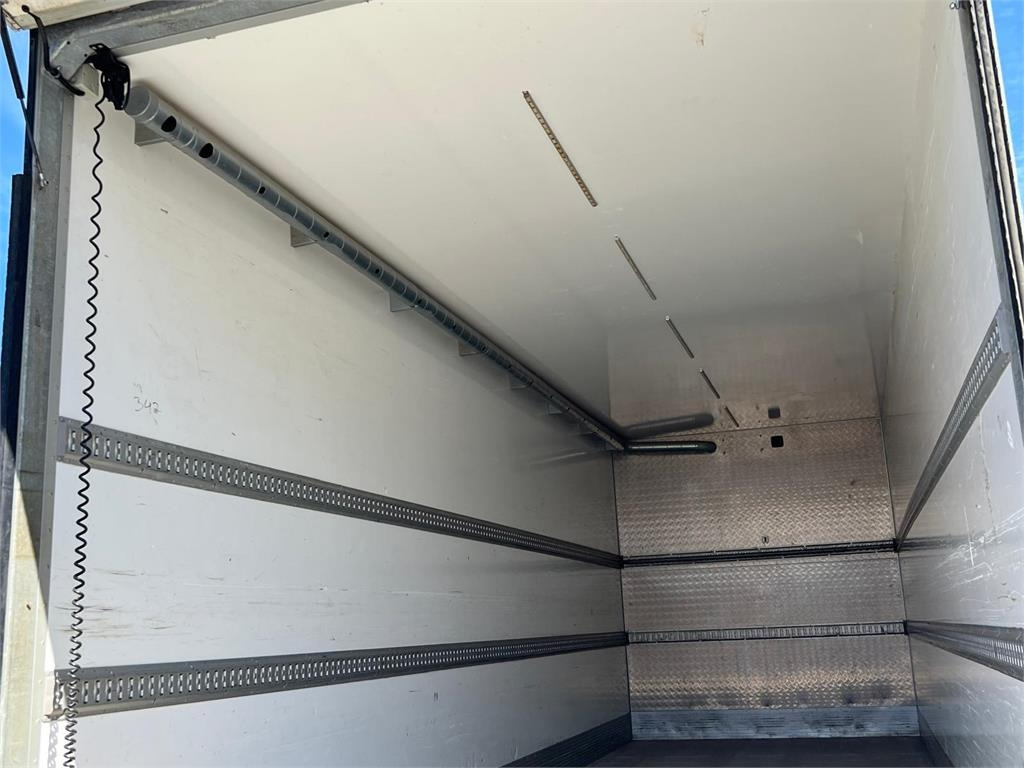 Camión caja cerrada Mercedes-Benz Atego 1224 LnR: foto 7