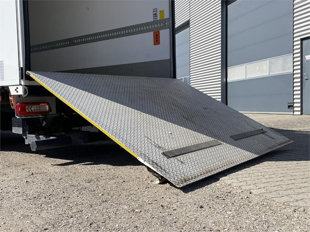 Renault D280 Premium - Camión caja cerrada: foto 3 Renault D280 Premium - Camión caja cerrada: foto 3