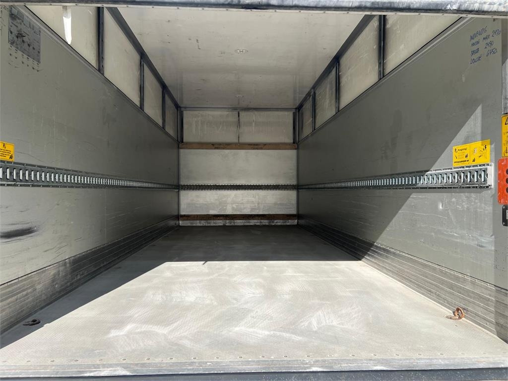 Camión caja cerrada Volvo FL 250 16 ton: foto 8