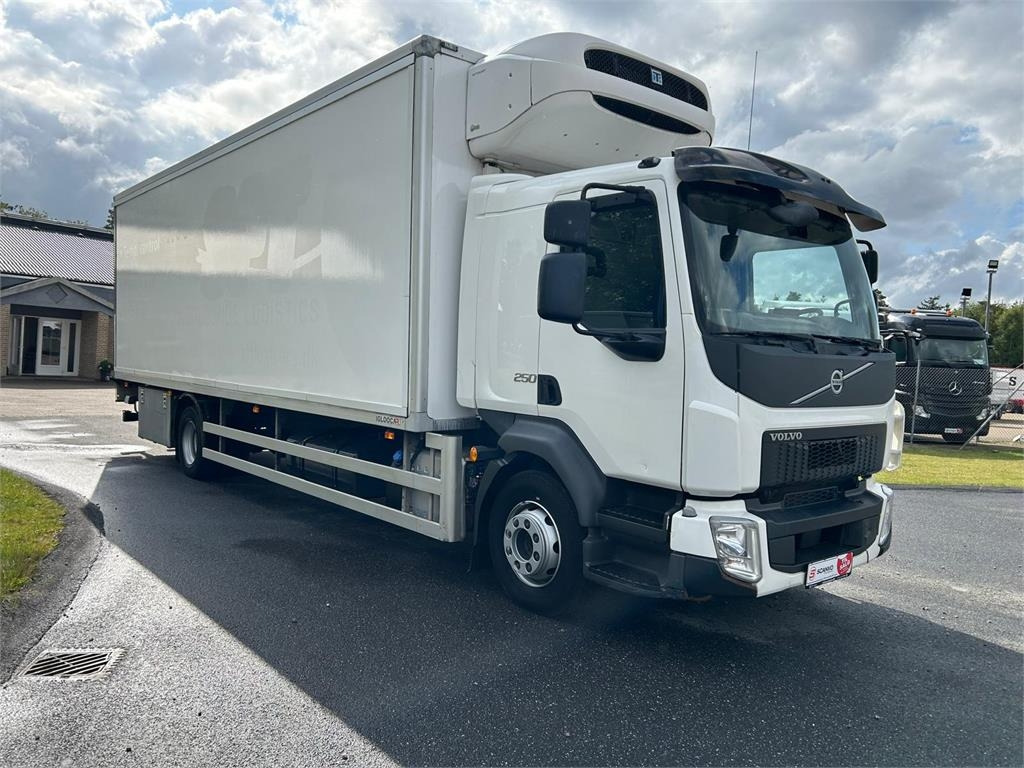 Volvo FL 250 16 ton - Camión frigorífico: foto 2 Volvo FL 250 16 ton - Camión frigorífico: foto 2