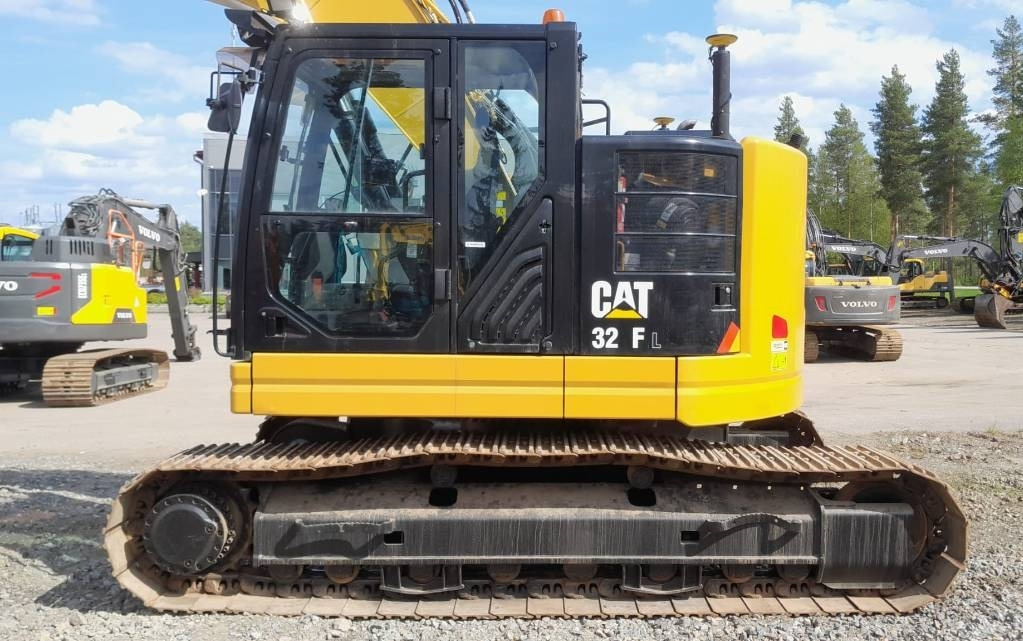 CAT 325FLCR PYÖRITTÄJÄLLLÄ - Excavadora de cadenas: foto 2 CAT 325FLCR PYÖRITTÄJÄLLLÄ - Excavadora de cadenas: foto 2