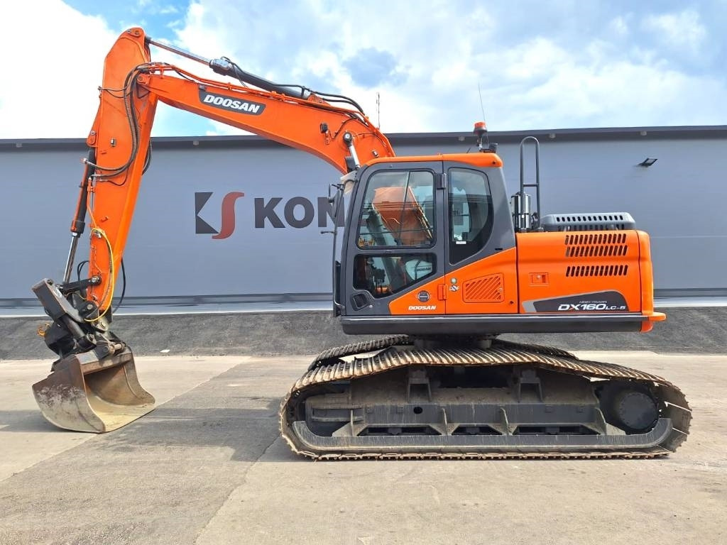 Doosan DX160LCH-5 METSÄMALLI KALLISTAJALLA  - Excavadora de cadenas: foto 1 Doosan DX160LCH-5 METSÄMALLI KALLISTAJALLA  - Excavadora de cadenas: foto 1
