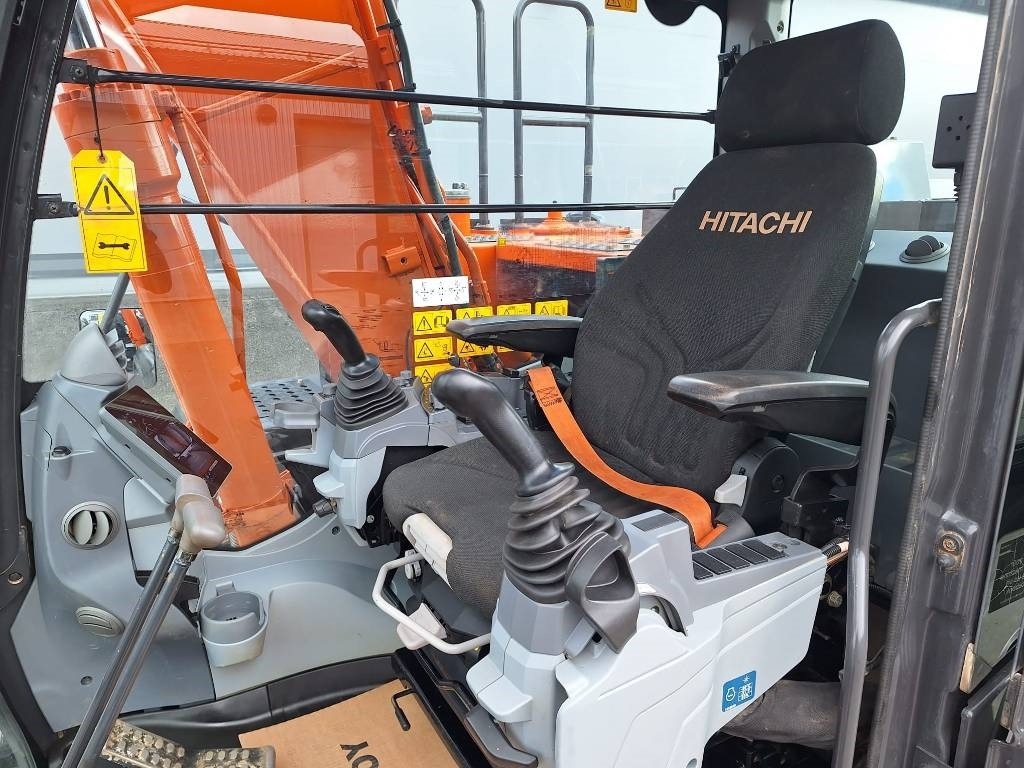 Excavadora de cadenas Hitachi ZX130LC-7M -SUOALUSTA-: foto 12