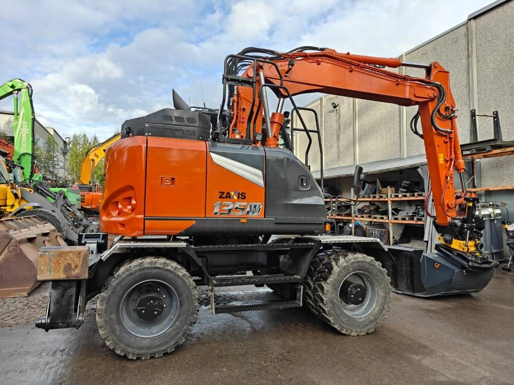 Hitachi ZX135W-7 VARUSTELTU - Excavadora de ruedas: foto 5 Hitachi ZX135W-7 VARUSTELTU - Excavadora de ruedas: foto 5