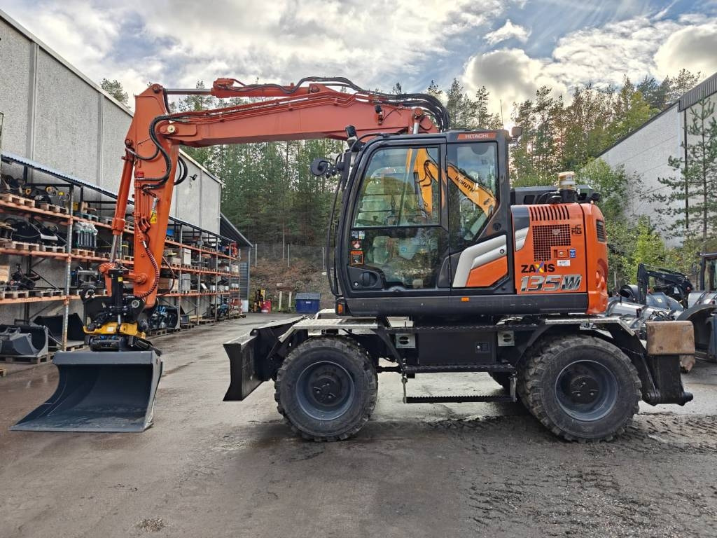 Hitachi ZX135W-7 VARUSTELTU - Excavadora de ruedas: foto 1 Hitachi ZX135W-7 VARUSTELTU - Excavadora de ruedas: foto 1