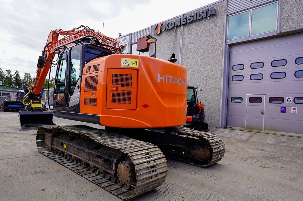 Hitachi ZX225USLC-5B MARTTIINILLA - Excavadora de cadenas: foto 3 Hitachi ZX225USLC-5B MARTTIINILLA - Excavadora de cadenas: foto 3