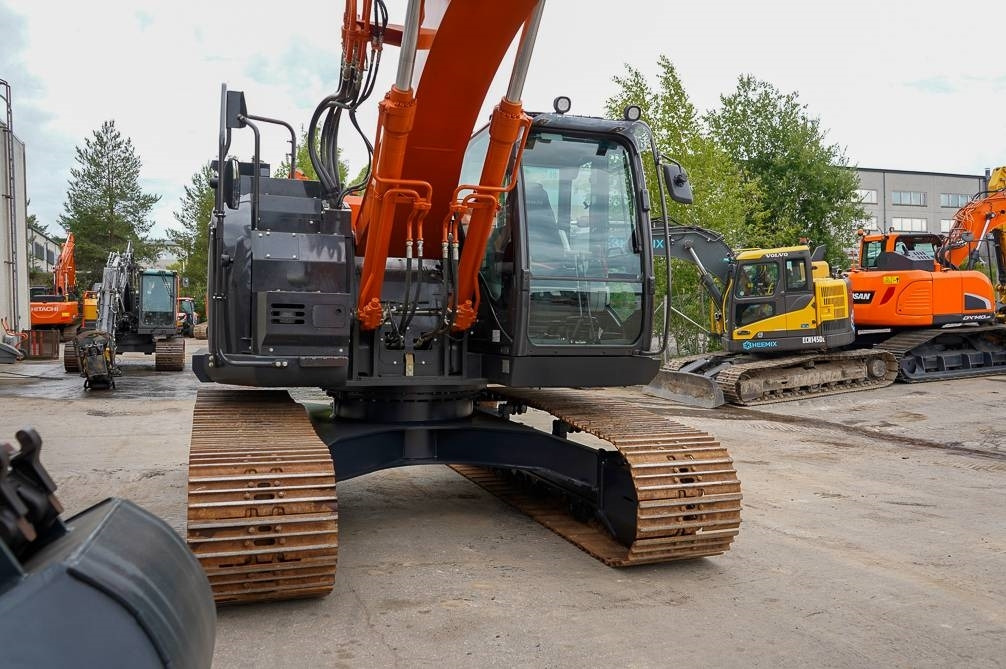 Hitachi ZX225USLC-6 - Excavadora de cadenas: foto 5 Hitachi ZX225USLC-6 - Excavadora de cadenas: foto 5