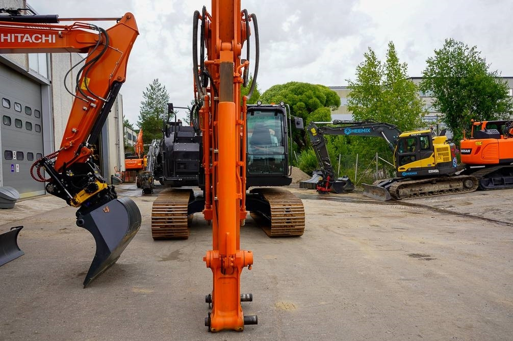 Hitachi ZX225USLC-6 - Excavadora de cadenas: foto 4 Hitachi ZX225USLC-6 - Excavadora de cadenas: foto 4
