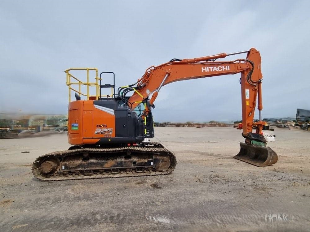 Hitachi ZX225USLC-7 - Excavadora de cadenas: foto 2 Hitachi ZX225USLC-7 - Excavadora de cadenas: foto 2