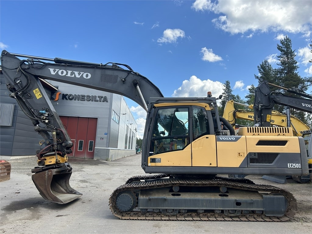 Volvo EC250DNL PYÖRITTÄJÄLLÄ - Excavadora de cadenas: foto 1 Volvo EC250DNL PYÖRITTÄJÄLLÄ - Excavadora de cadenas: foto 1