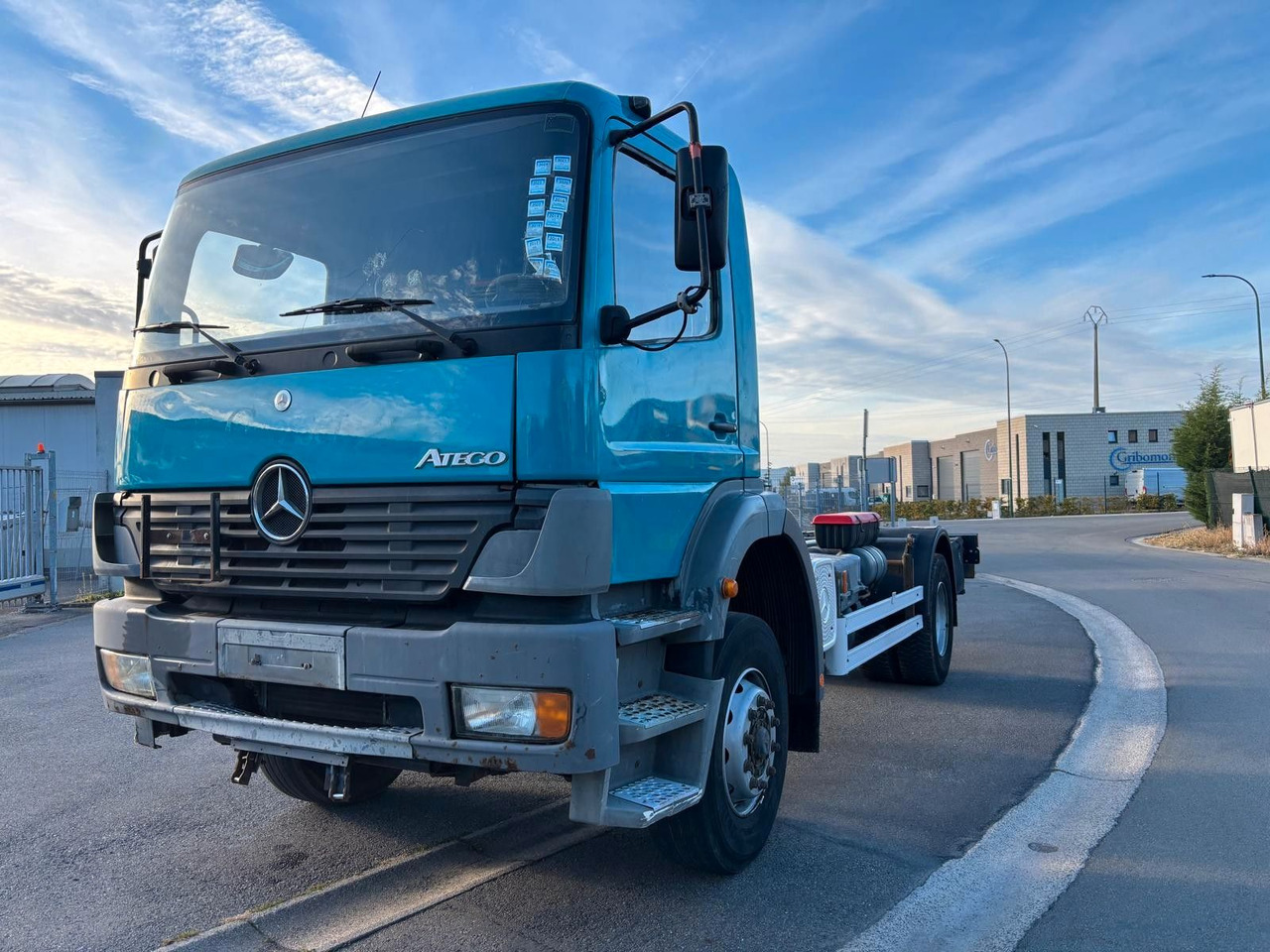 Mercedes-Benz Atego 1823. 6 Zylinder. - Camión chasis: foto 1 Mercedes-Benz Atego 1823. 6 Zylinder. - Camión chasis: foto 1