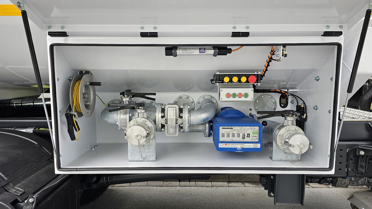 Leasing de MERCEDES-BENZ Actros 3340 ADR Euro 3 MERCEDES-BENZ Actros 3340 ADR Euro 3: foto 8 Leasing de MERCEDES-BENZ Actros 3340 ADR Euro 3 MERCEDES-BENZ Actros 3340 ADR Euro 3: foto 8