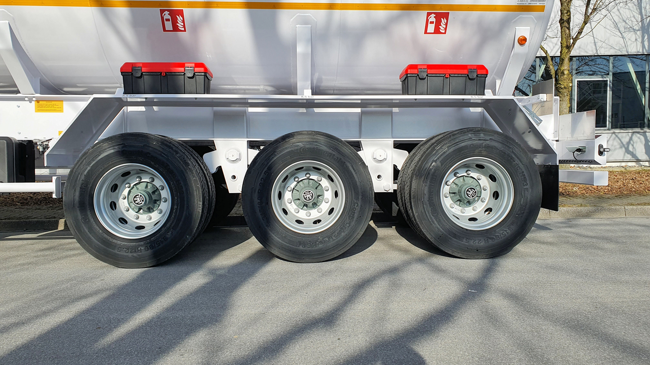 Sievering 40000 LITRE ADR FUEL TANK SEMI-TRAILER FOR MERCEDES ACTROS - Semirremolque cisterna: foto 4 Sievering 40000 LITRE ADR FUEL TANK SEMI-TRAILER FOR MERCEDES ACTROS - Semirremolque cisterna: foto 4