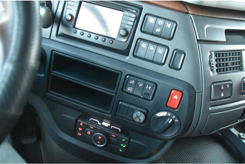 Cabeza tractora DAF XF 530 SSC 4x2 - RETARDER - PARK. AIRCO - 2 x FUEL TANKS - ALCOA'S - LED - TOP CONDITION -: foto 13