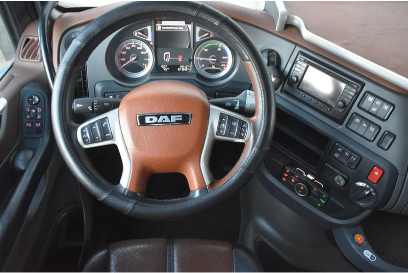 Cabeza tractora DAF XF 530 SSC 4x2 - RETARDER - PARK. AIRCO - 2 x FUEL TANKS - ALCOA'S - LED - TOP CONDITION -: foto 6