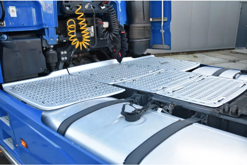 Cabeza tractora DAF XF 530 SSC 4x2 - RETARDER - PARK. AIRCO - 2 x FUEL TANKS - ALCOA'S - LED - TOP CONDITION -: foto 8