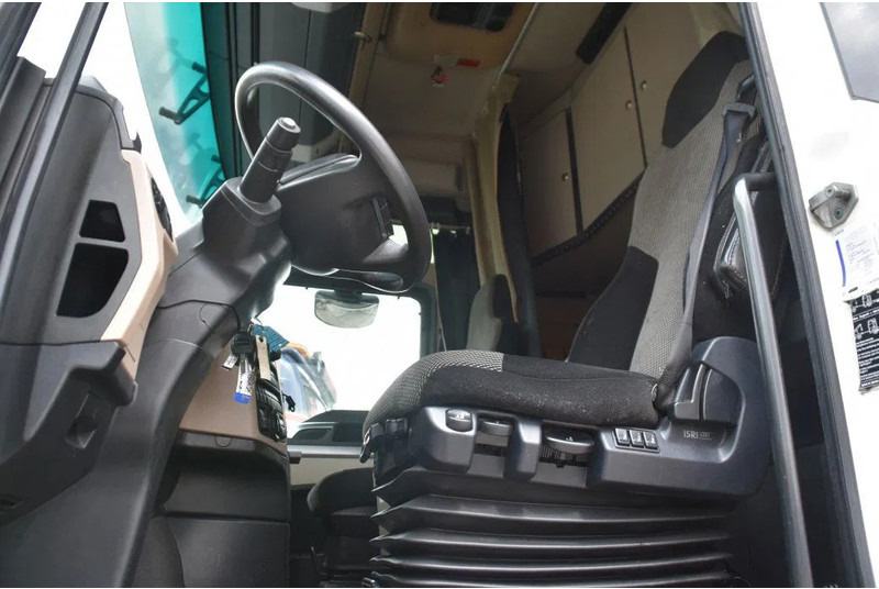 MAN TGX 18.420 - EURO 6 - ADR FL - PARK. AIRCO - NAVI - PTO - XENON LIGHTS - TOP CONDITION - - Cabeza tractora: foto 4 MAN TGX 18.420 - EURO 6 - ADR FL - PARK. AIRCO - NAVI - PTO - XENON LIGHTS - TOP CONDITION - - Cabeza tractora: foto 4