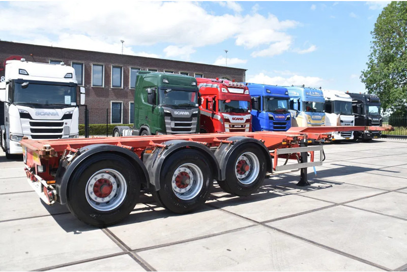 Nooteboom containerchassis - LIFT AXLE - DISC BRAKES - BPW AXLES - 2 x EXTENDABLE - - Semirremolque portacontenedore/ Intercambiable: foto 2 Nooteboom containerchassis - LIFT AXLE - DISC BRAKES - BPW AXLES - 2 x EXTENDABLE - - Semirremolque portacontenedore/ Intercambiable: foto 2