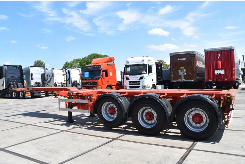 Nooteboom containerchassis - LIFT AXLE - DISC BRAKES - BPW AXLES - 2 x EXTENDABLE - - Semirremolque portacontenedore/ Intercambiable: foto 4 Nooteboom containerchassis - LIFT AXLE - DISC BRAKES - BPW AXLES - 2 x EXTENDABLE - - Semirremolque portacontenedore/ Intercambiable: foto 4