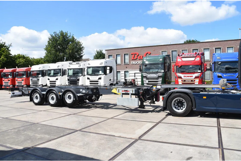 Renders HASTRAILER FCC - ALL CONNECTIONS - LIFT AXLE - 2 x EXTENDABLE - SAF AXLES - DISC BRAKES - EXCELLENT CONDITION - - Semirremolque portacontenedore/ Intercambiable: foto 1 Renders HASTRAILER FCC - ALL CONNECTIONS - LIFT AXLE - 2 x EXTENDABLE - SAF AXLES - DISC BRAKES - EXCELLENT CONDITION - - Semirremolque portacontenedore/ Intercambiable: foto 1