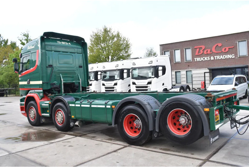 Scania R520 HL V8 8x2 + HANGER - EURO 6 - MANUAL - RETARDER - WHEELBASE: 510 cm - 10 TONS FRONT AXLE - XENON - - Camión portacontenedore/ Intercambiable: foto 3 Scania R520 HL V8 8x2 + HANGER - EURO 6 - MANUAL - RETARDER - WHEELBASE: 510 cm - 10 TONS FRONT AXLE - XENON - - Camión portacontenedore/ Intercambiable: foto 3