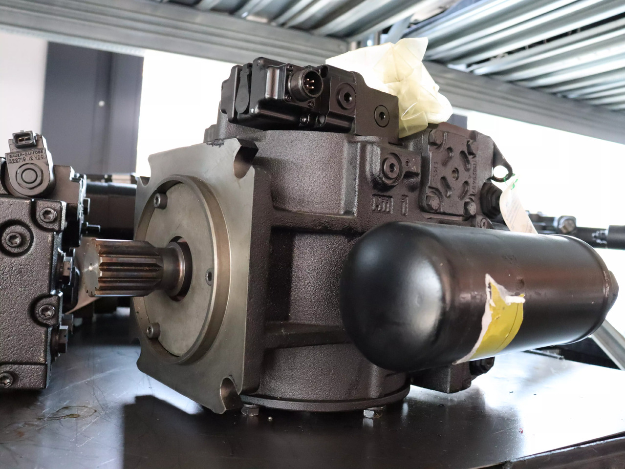 DANFOSS / SAUER 90L130KPVBJ8ELRF4F03GBA424236 - Bomba hidráulica para Equipo de manutención: foto 1 DANFOSS / SAUER 90L130KPVBJ8ELRF4F03GBA424236 - Bomba hidráulica para Equipo de manutención: foto 1